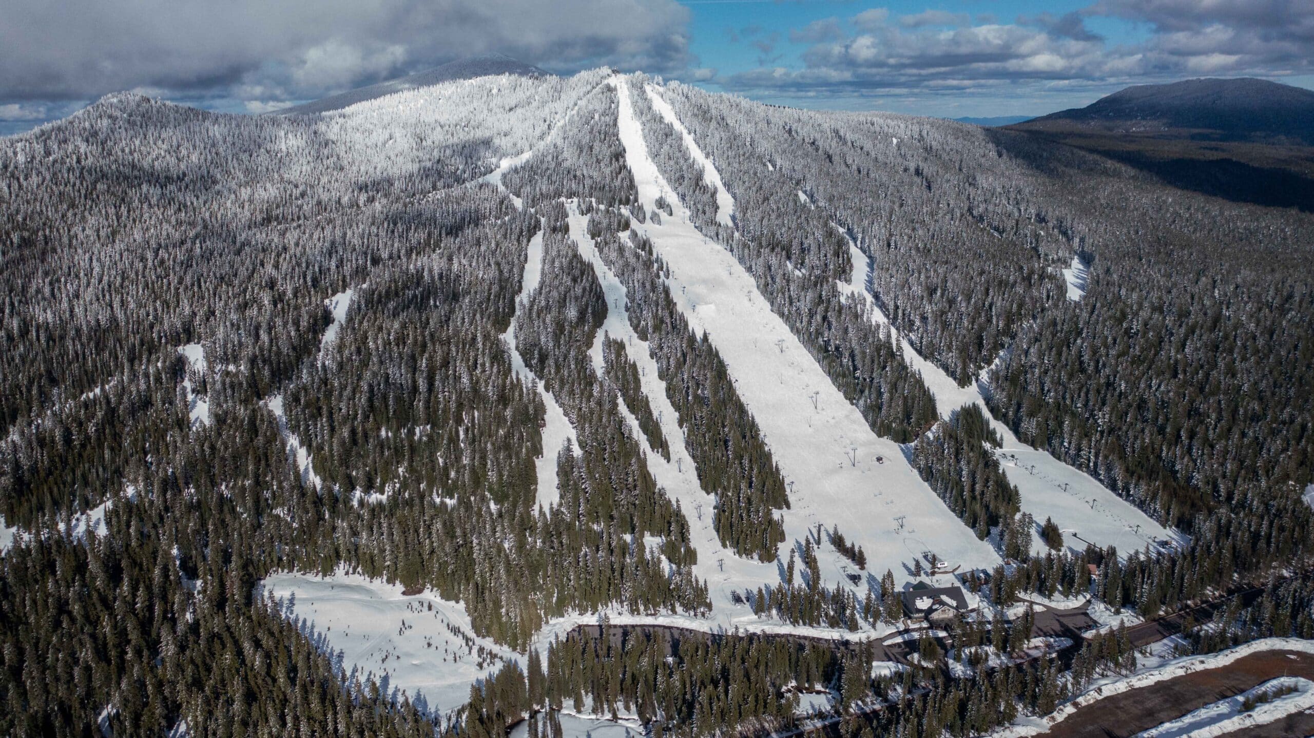 View of Willamette Pass from an ariel drone.